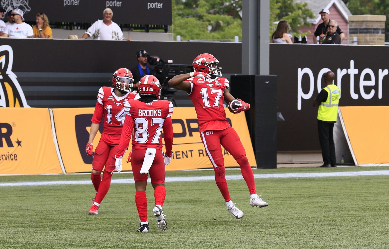 Calgary Stampeders run out exact same roster in back-to-back games