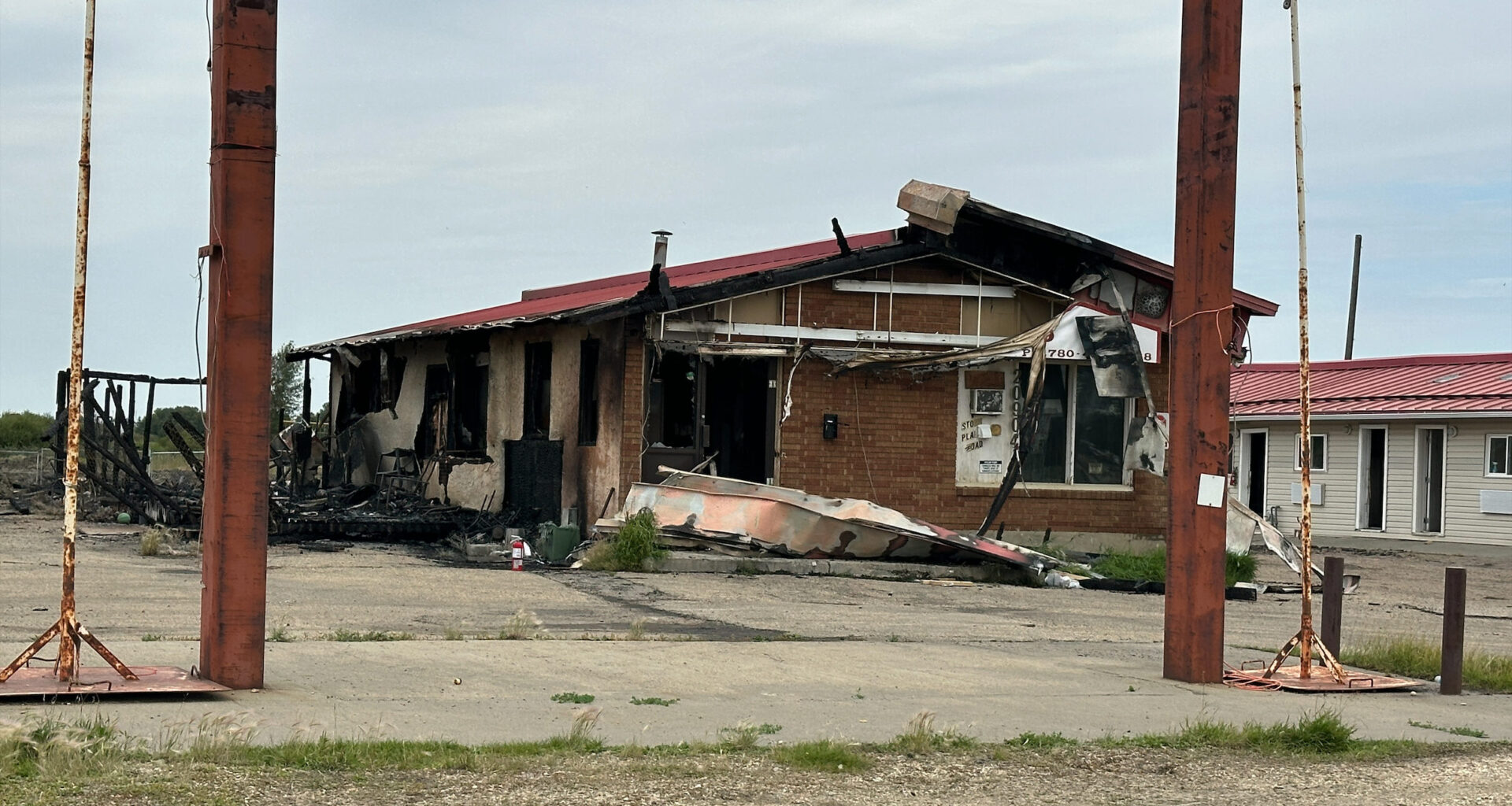 Fire breaks out at vacant west Edmonton motel
