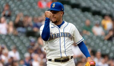 Report: Chicago White Sox acquiring Luis Castillo from Seattle Mariners in trade