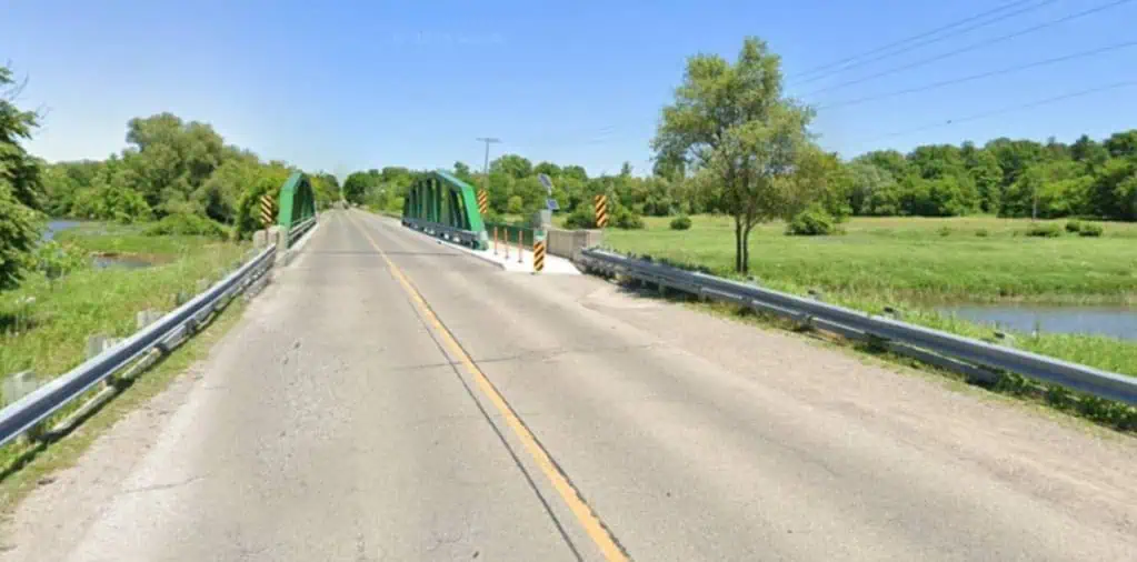 lane closed for restoration work on mississauga bridge.