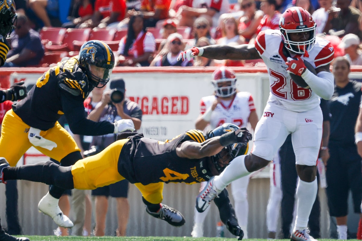 Dedrick Mills scores late touchdown, lifts Stampeders to 28-23 victory over Tiger-Cats