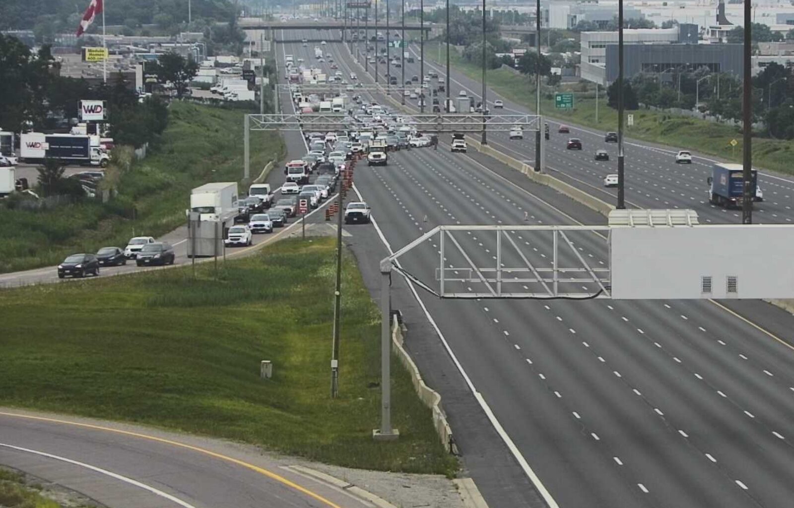 Closure: 400 series highway completely closed in Toronto