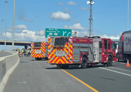 Motorcyclist seriously injured in Hwy. 401 crash, eastbound express lanes closed in Mississauga