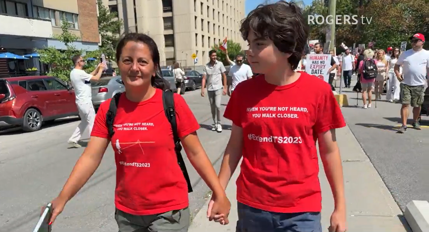 Turkish mother walks 500 kilometres from Toronto to Ottawa
