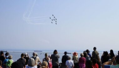 Snowbirds thunder through Victoria ahead of plane retirement