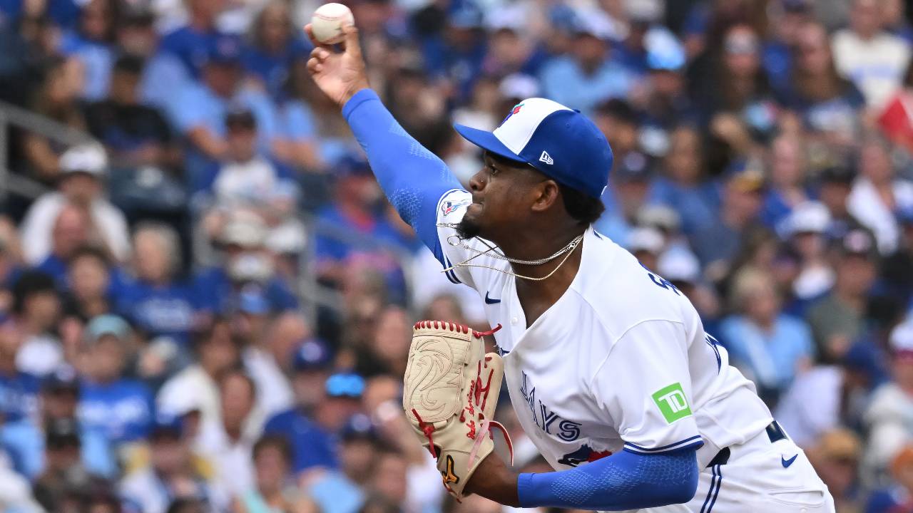 Soriano, Bateman help Blue Jays grind out win over Mariners