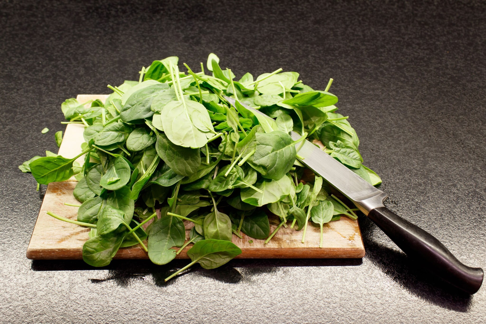 Spinach: Leafy greens like spinach are packed with magnesium, along with iron, vitamin A, and antioxidants. Add it to curries, soups, smoothies, or salads for a nutrient boost. Spinach: Leafy greens like spinach are packed with magnesium, along with iron, vitamin A, and antioxidants. Add it to curries, soups, smoothies, or salads for a nutrient boost.
