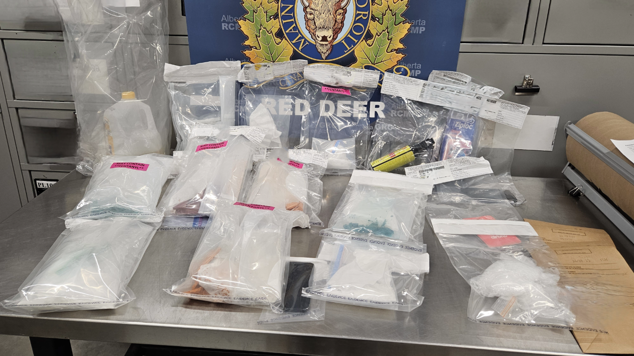 Calgary man charged in Red Deer drug bust; second suspect now wanted after missing court