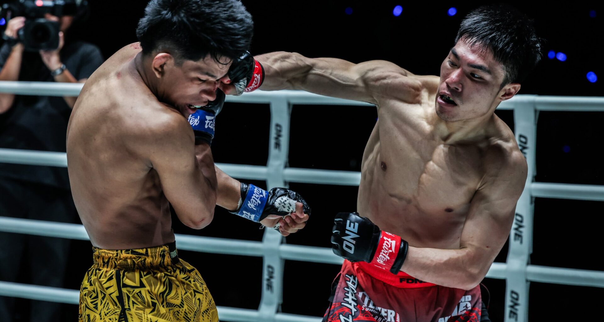 Viet Anh Do connects with a solid right on Davi Brandāo at ONE Fight Night 46
