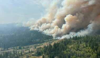 Crews hold back wildfire that threatened fringes of Metro Vancouver as B.C. continues to battle blazes