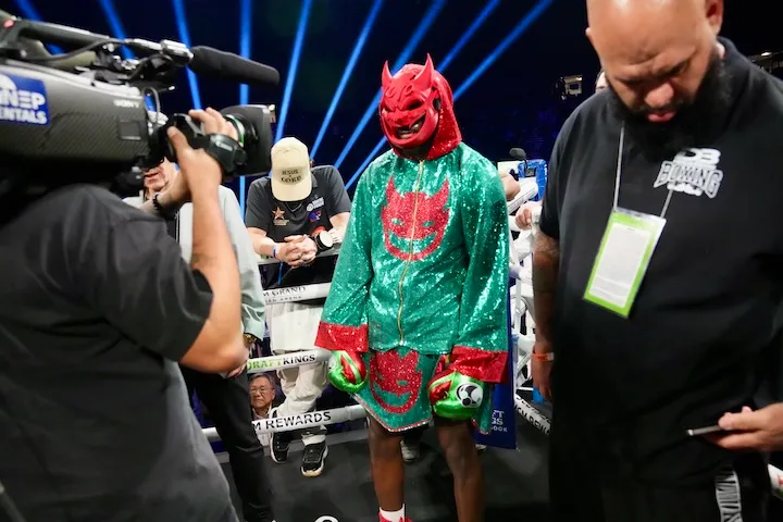 Callum Walsh RESPONDS to Conor McGregor Comparisons: “We’re A Lot Different People”