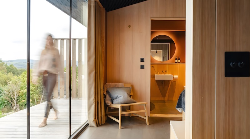 a contemporary take on the scottish bothy on the isle of raasay 8