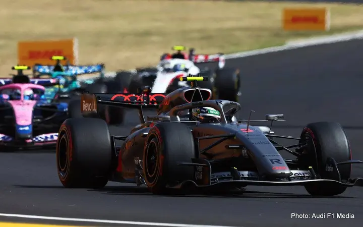 BUDAPEST, HUNGARY - JULY 26: Gabriel Bortoleto of Brazil driving the (5) Audi F1 Team R26 on track during the F1 Grand Prix of Hungary at Hungaroring on July 26, 2026 in Budapest, Hungary. (Photo by Andy Hone/LAT Images)