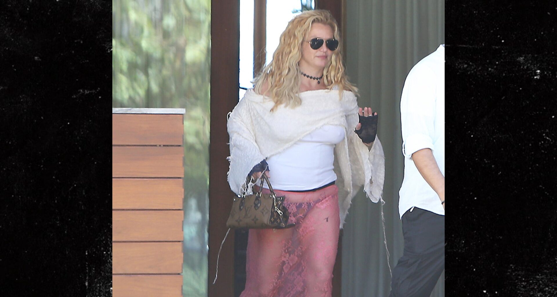 Britney Spears Looks Happy, Hot While Hanging Out in Malibu