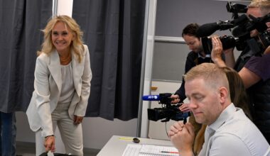 Vote count under way in Iceland’s knife-edge EU referendum | Elections News