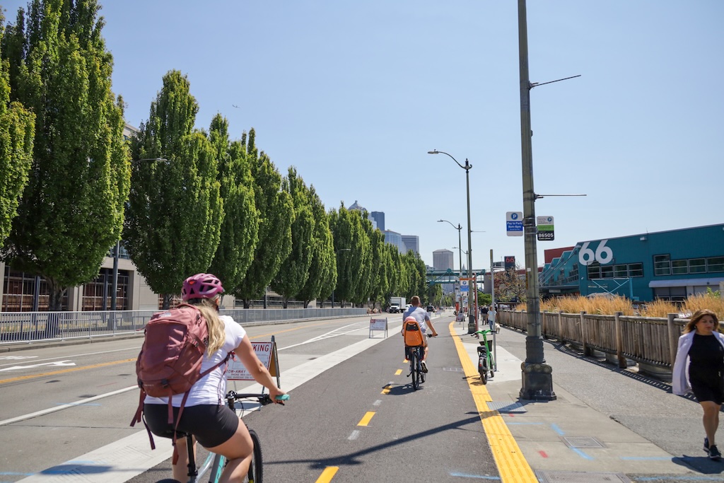 Park of the Alaskan Way cycling route in Seattle, bike commute