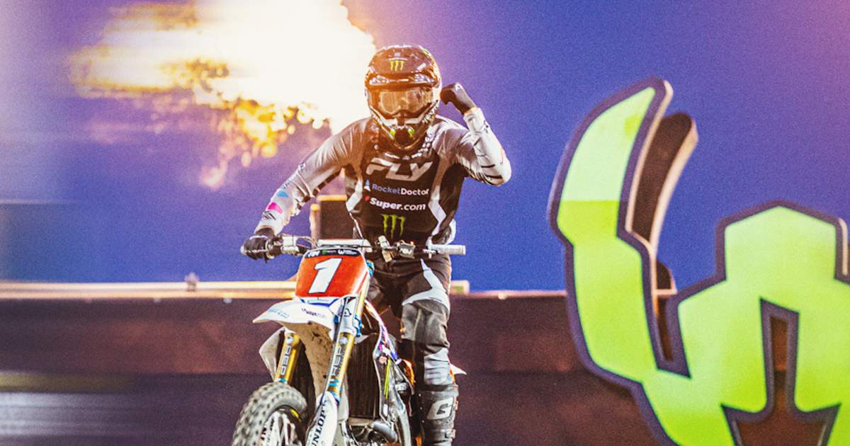 Defending champion Max Anstie (Yamaha) remains unbeaten in Calgary - Supercross