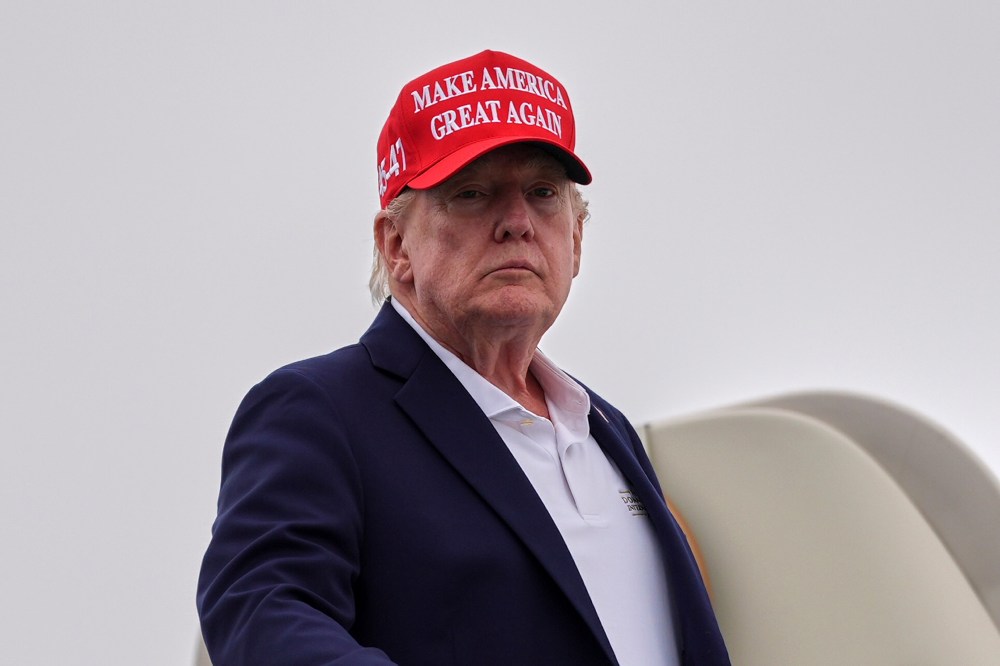 President Donald Trump boards Air Force One at Morristown Airport, Sunday, Aug. 16, 2026, in Morristown, N.J. THE CANADIAN PRESS/AP, Julia Demaree Nikhinson