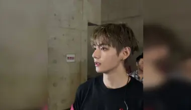 V of K-pop group BTS said during a livestream on Aug 12 that he had experienced hearing difficulties for the past 2½ years.