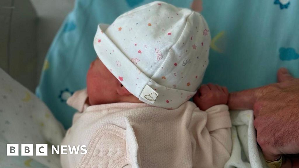 Princess Eugenie announces name of baby daughter - BBC