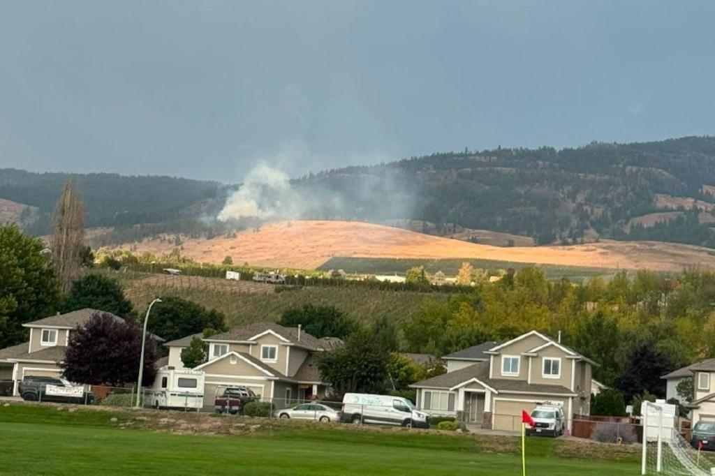 Wildfire sparks in Kelowna’s Black Mountain
