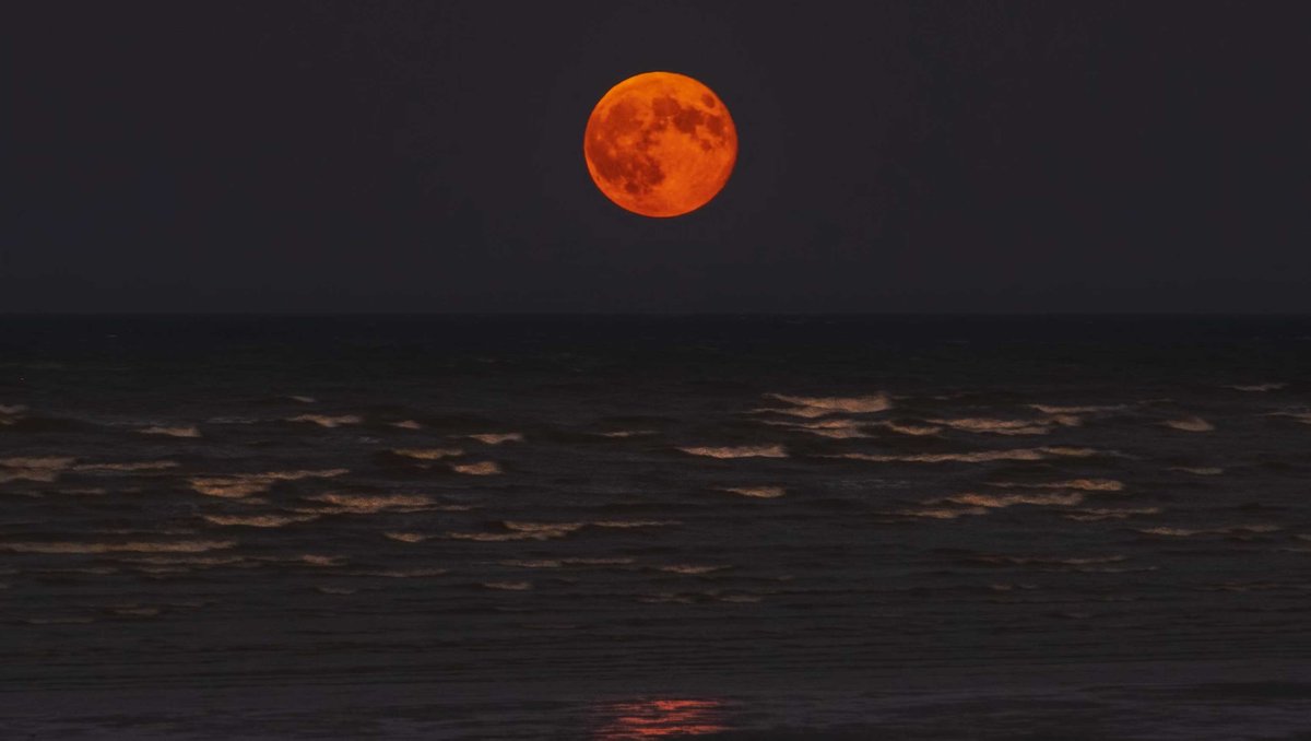 Blood Moon: Lunar Eclipse Coming to Lake Superior Skies