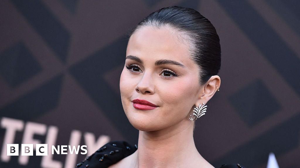 Selena Gomez sued for alleged fraud over mental health company - BBC