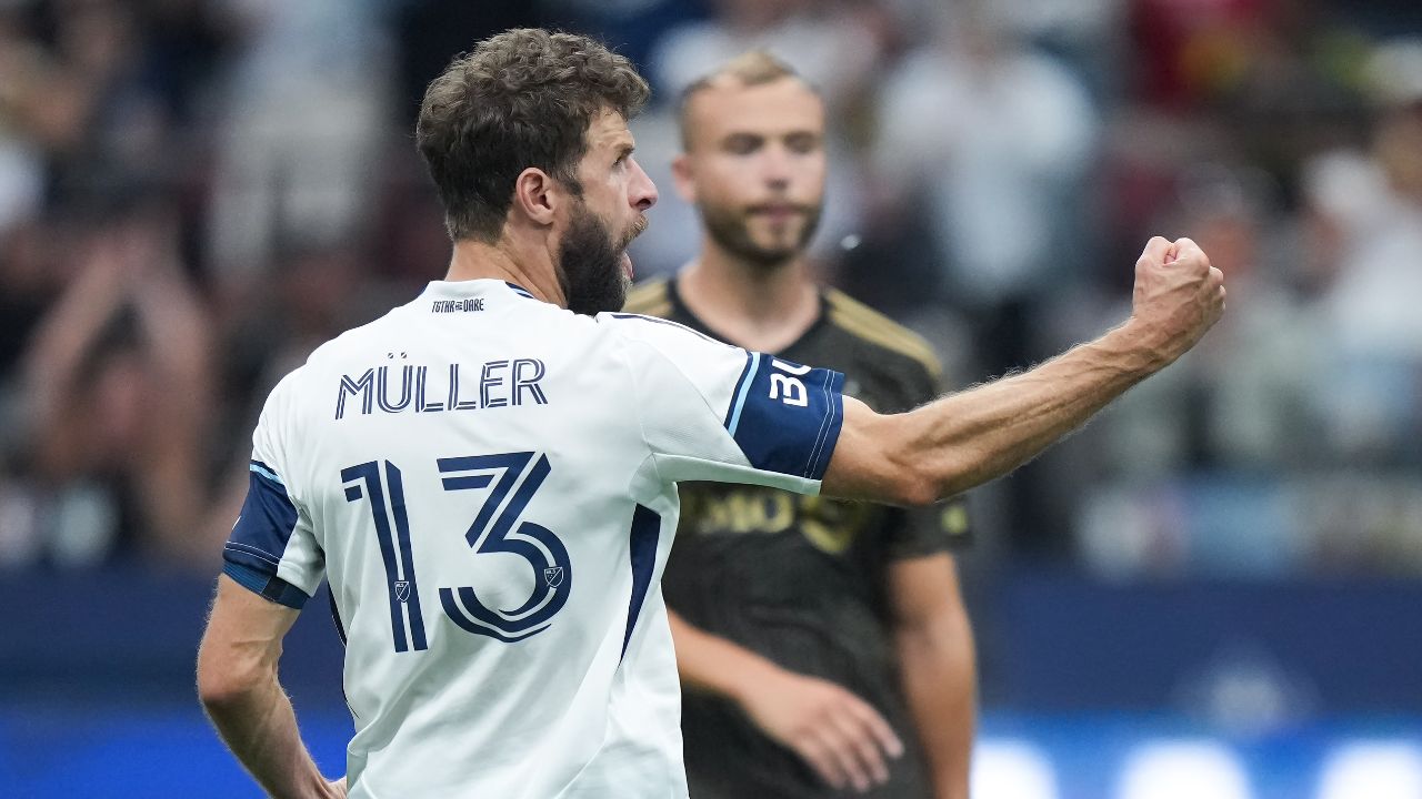 Muller's penalty kick salvages draw for Whitecaps vs. Los Angeles FC