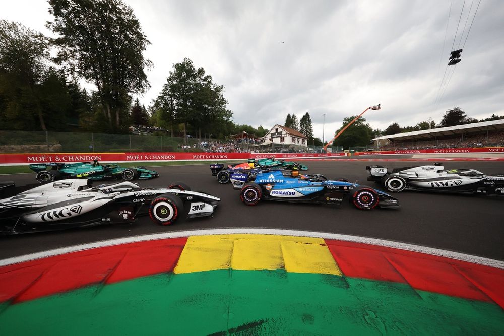 Carlos Sainz, Williams, Sergio Perez, Cadillac Racing, Valtteri Bottas, Cadillac Racing