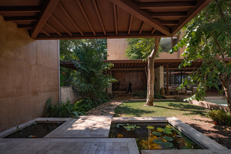 Sodzil House / Esencial Studio - Image 1 of 17