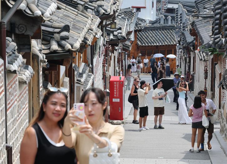 Tourists visit Bukchon Hanok Village in Seoul's Jongno District, July 28. Yonhap