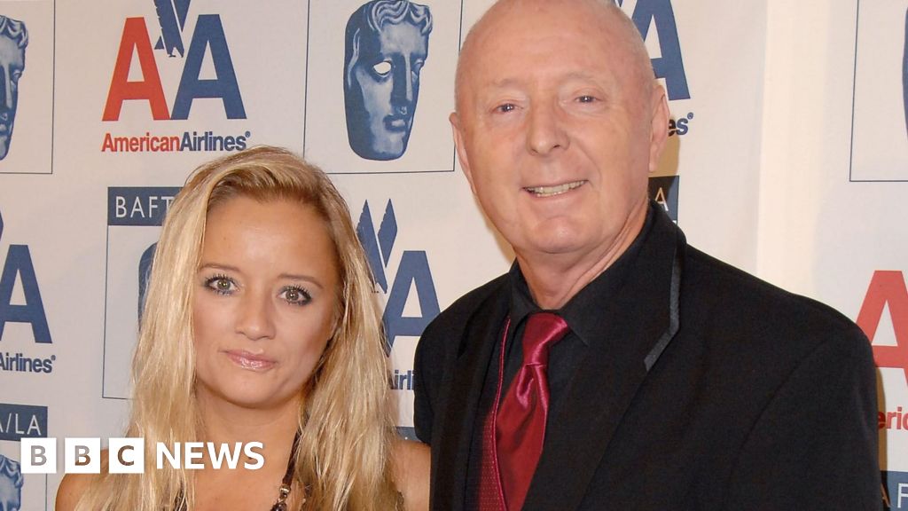 Jasper Carrott says family is 'so proud' of Lucy Davis after cancer diagnosis - BBC