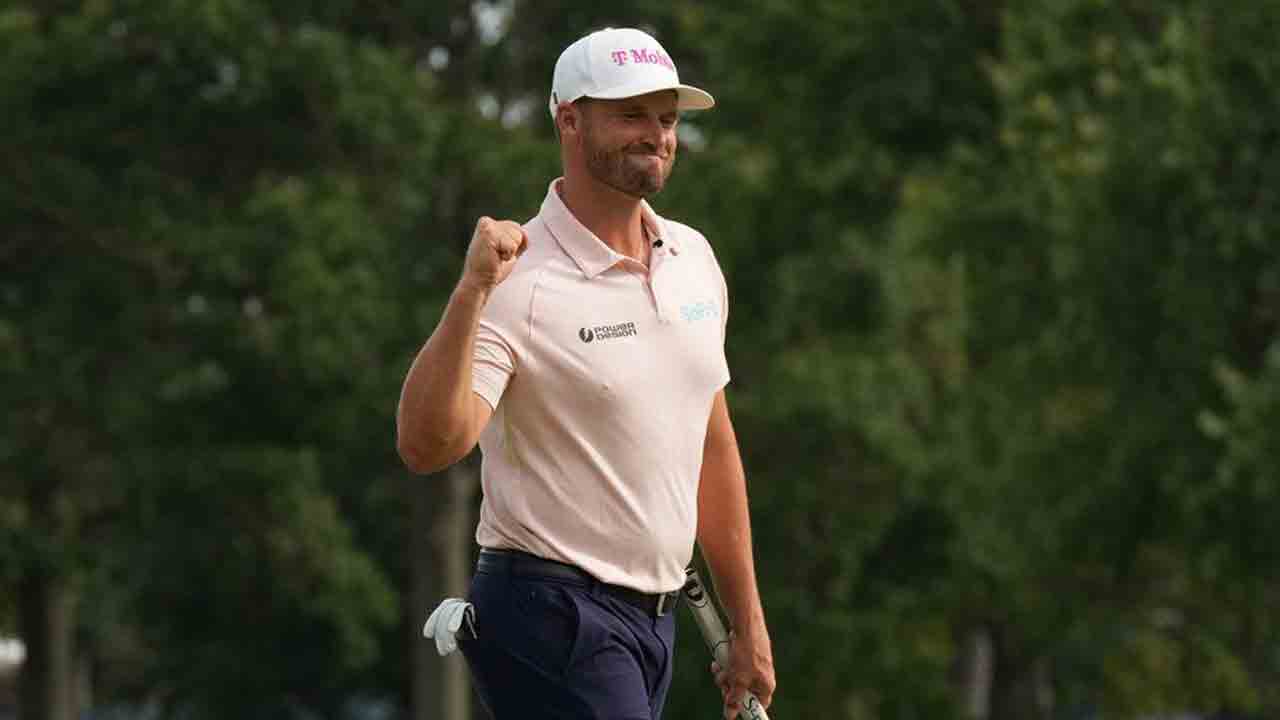 Clark holds off McIlroy to capture BMW Championship for 3rd win this year