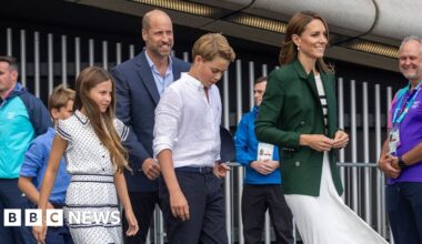 Royal family cheer on exhilarating netball semi-finals as Games near a close - BBC