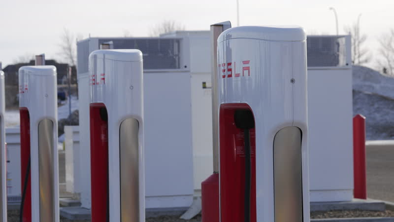 Ottawa invests $10.9M in electric vehicle charging and education projects