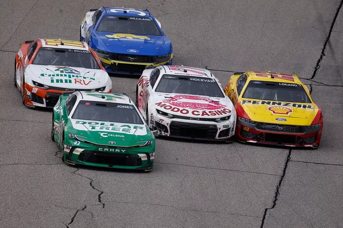 Erik Jones, Legacy Motor Club, Carson Hocevar, Spire Motorsports, Joey Logano, Team Penske