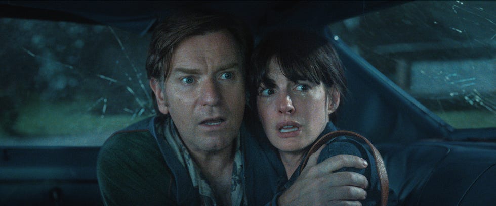 Ewan McGregor, Anne Hathaway, The End of Oak Street ewan mcgregor, anne hathaway, the end of oak street