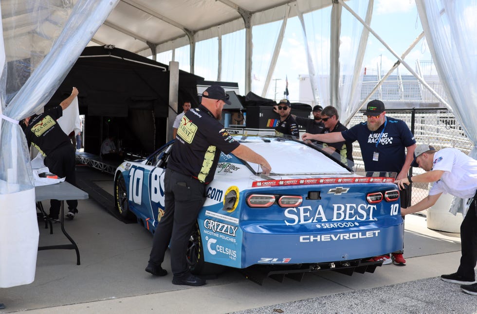 AUTO: AUG 28 NASCAR Cup Series Coke Zero Sugar 400