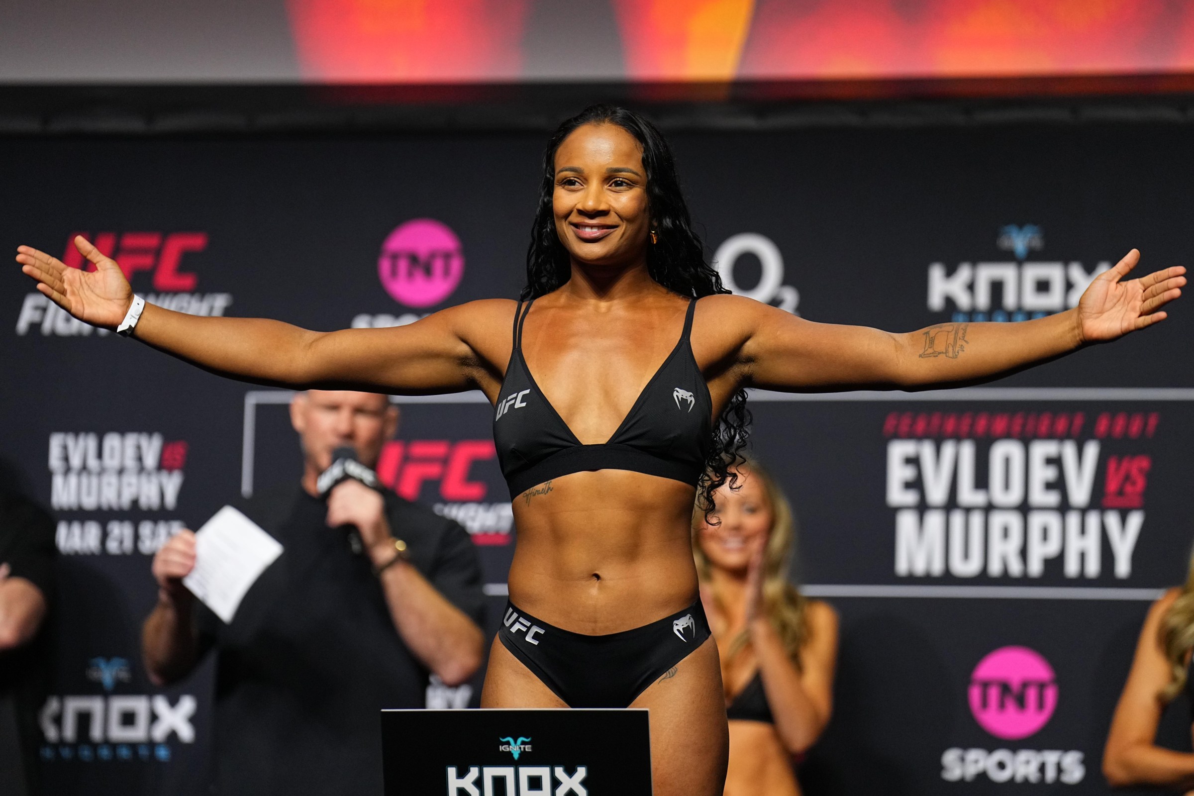Ravenna Oliveira will try and turn her fortunes around at UFC Vegas 120.
