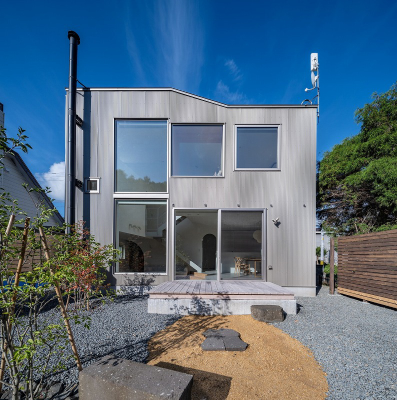split-level timber house organizes layered interiors around japanese forest landscape - 3