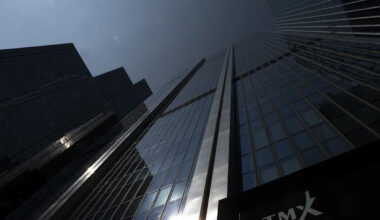 Canada, U.S. stock markets rise following labour data from both countries