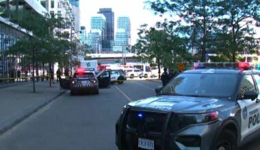 Three arrested, two hospitalized after crash involving Toronto police cruiser – CP24