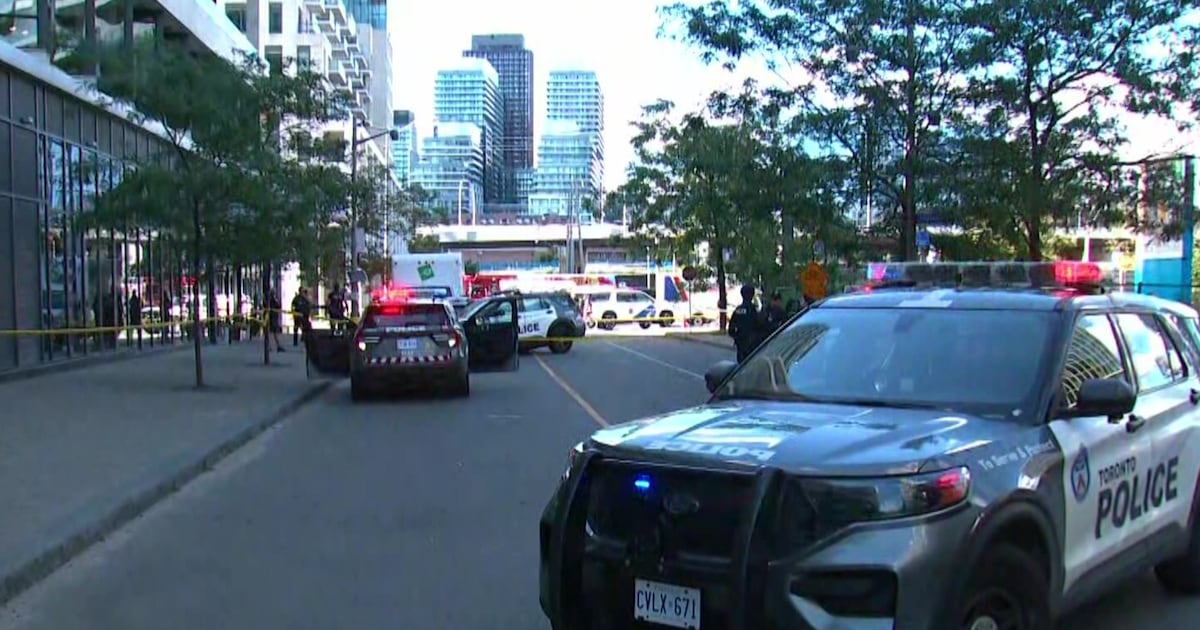 Three arrested, two hospitalized after crash involving Toronto police cruiser – CP24