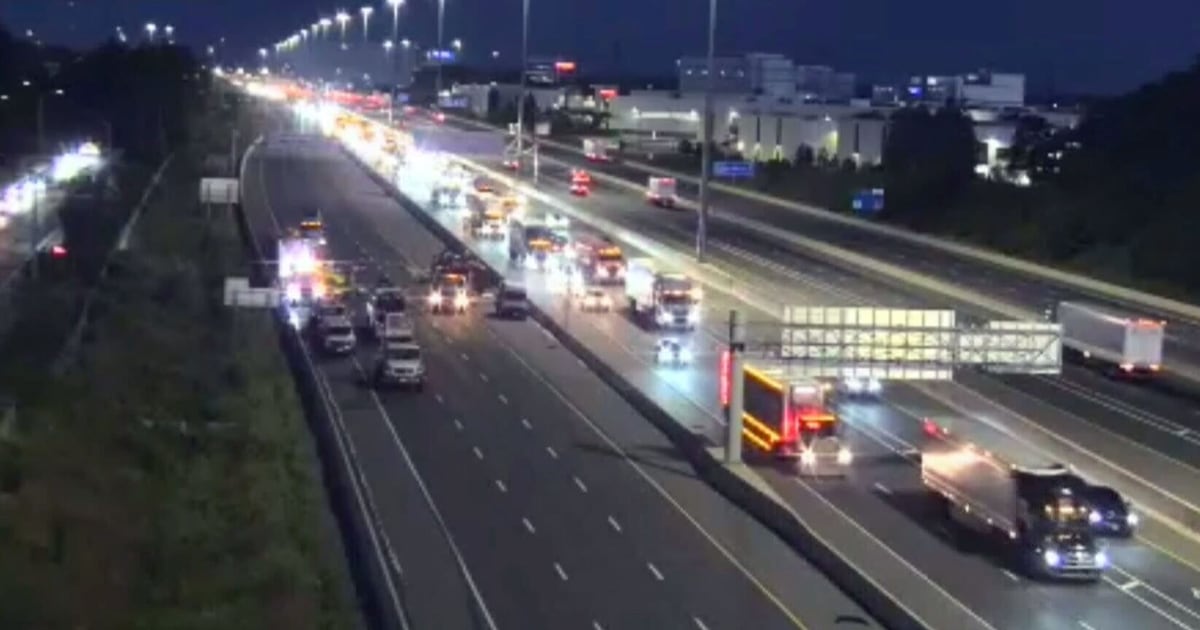 All collector lanes on the eastbound 401 closed near Mississauga Rd due to truck fire – CP24