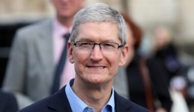 Apple CEO Tim Cook Pays Tribute to Yayoi Kusama, the Legendary Artist Behind Iconic Pumpkin Sculptures and Polka-Dots