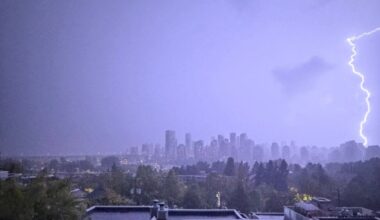 Rare thunderstorm with lightning strikes wows southern B.C., causing havoc at Vancouver airport