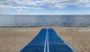 Trip to Winnipeg Beach spoiled for woman who uses wheelchair as mobility mats absent