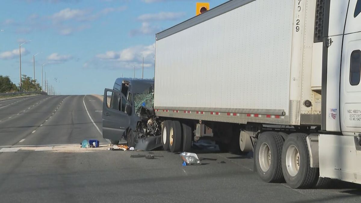 Man in his 60s dead after two vehicles collide in Brampton, police say