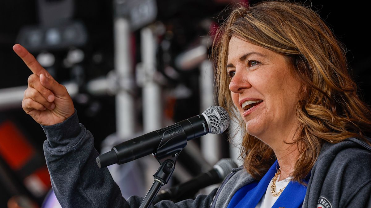 As referendum nears, Danielle Smith avoids separation talk in Alberta Day address