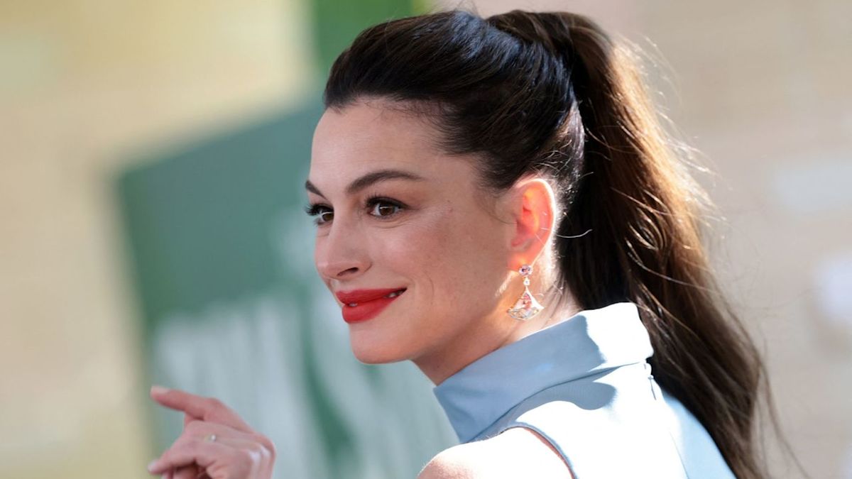 Anne Hathaway's PT never skips this exercise to build full-body strength